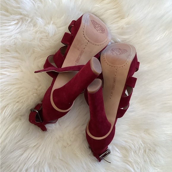 Vince Camuto Suede Platforms Sandals, Size 7/37. - Picture 10 of 13